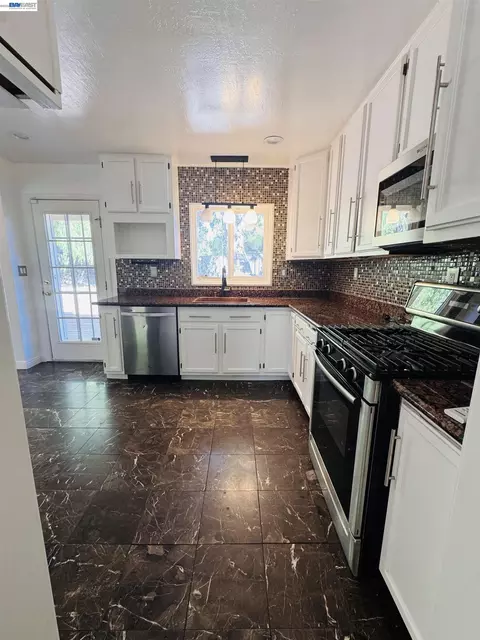 Kitchen - 1580 Placer Dr, Concord, CA 94521 photo 3 of 3
