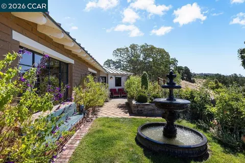 Exterior - 925 Beech Dr, Walnut Creek, CA 94596 photo 9 of 21