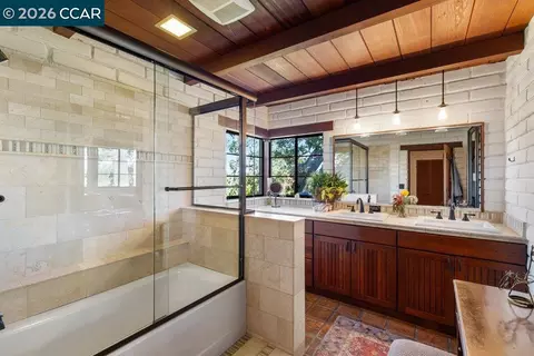 Bath - 925 Beech Dr, Walnut Creek, CA 94596 photo 1 of 3