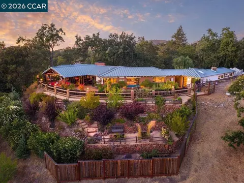 925 Beech Dr, Walnut Creek, CA 94596