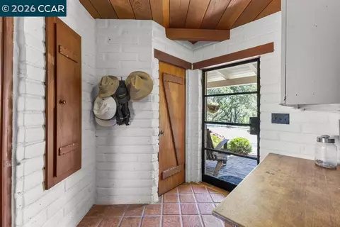 Entry Way - 925 Beech Dr, Walnut Creek, CA 94596 photo 3 of 3
