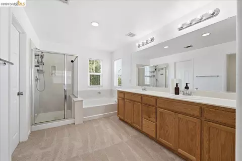 Bath - 1260 Halsey St, Vallejo, CA 94590 photo 1 of 3