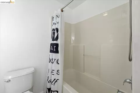 Bath - 1260 Halsey St, Vallejo, CA 94590 photo 3 of 3