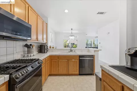 Kitchen - 1260 Halsey St, Vallejo, CA 94590 photo 2 of 2