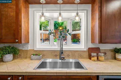 Kitchen - 330 Michell Ct, Livermore, CA 94551 photo 6 of 7