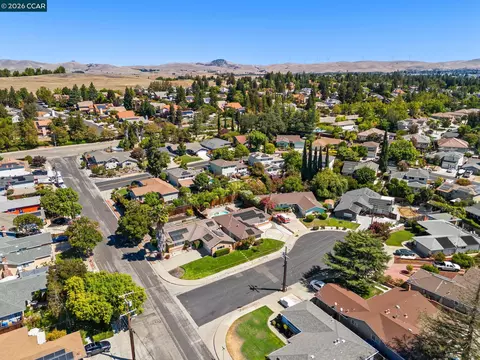View/Area - 330 Michell Ct, Livermore, CA 94551 photo 4 of 9