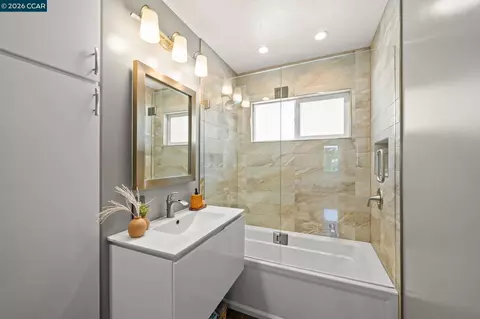 Bath - 330 Michell Ct, Livermore, CA 94551 photo 1 of 4