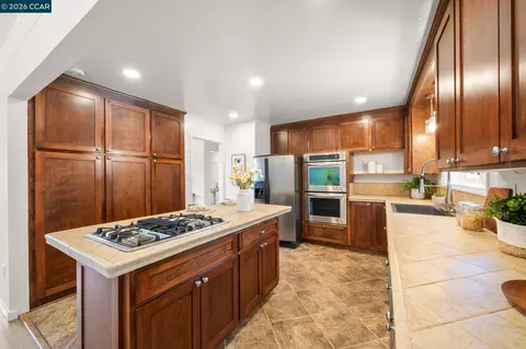 Kitchen - 330 Michell Ct, Livermore, CA 94551 photo 2 of 7