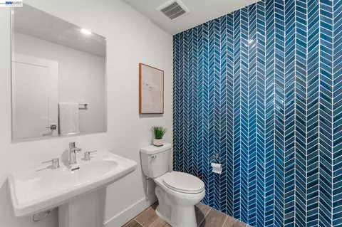 Bath - 37677 Bay Breeze St, Newark, CA 94560 photo 1 of 4