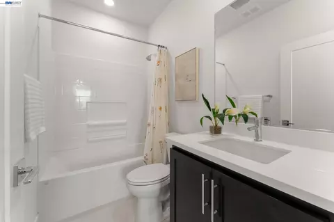Bath - 37677 Bay Breeze St, Newark, CA 94560 photo 2 of 4
