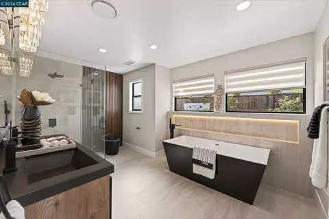 Bath - 4348 Cowell Rd, Concord, CA 94518 photo 6 of 7