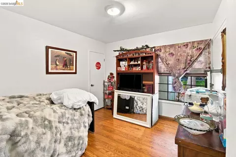 Bedroom - 209 Fleming Ave, Vallejo, CA 94590 photo 9 of 9