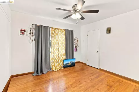 Bedroom - 209 Fleming Ave, Vallejo, CA 94590 photo 6 of 9