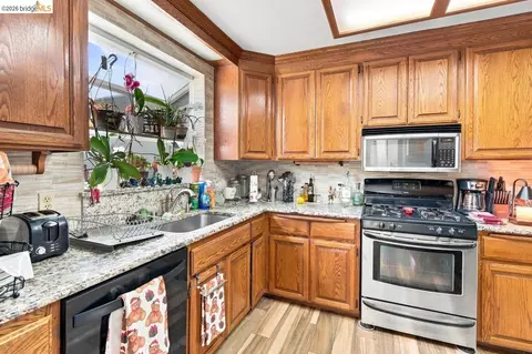 Kitchen - 209 Fleming Ave, Vallejo, CA 94590 photo 1 of 2