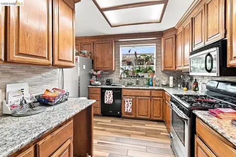 Kitchen - 209 Fleming Ave, Vallejo, CA 94590 photo 2 of 2
