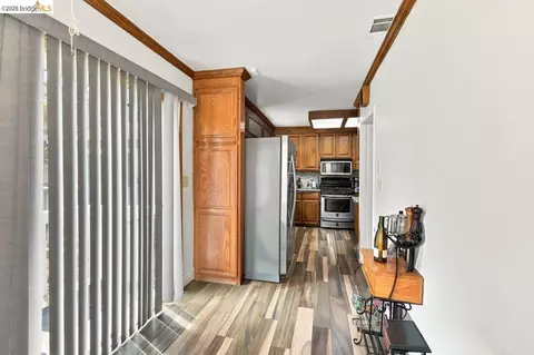 Entry Way - 209 Fleming Ave, Vallejo, CA 94590 photo 1 of 1