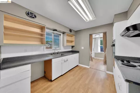 Kitchen - 3742 Walnut Ave, Concord, CA 94519 photo 4 of 4