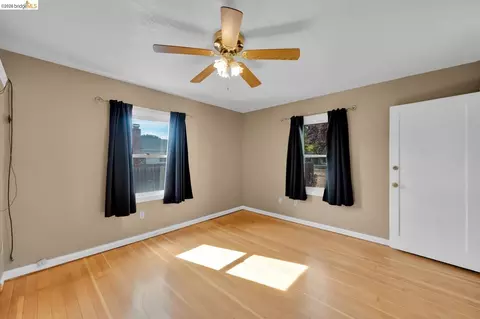 Bedroom - 3742 Walnut Ave, Concord, CA 94519 photo 4 of 5