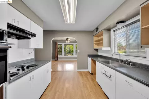 Kitchen - 3742 Walnut Ave, Concord, CA 94519 photo 2 of 4