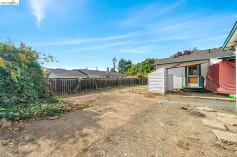 Exterior - 3742 Walnut Ave, Concord, CA 94519 photo 7 of 9