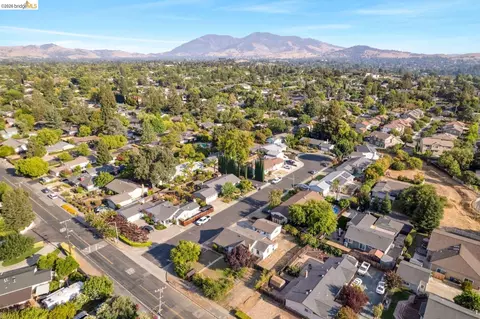 View/Area - 3742 Walnut Ave, Concord, CA 94519 photo 4 of 5