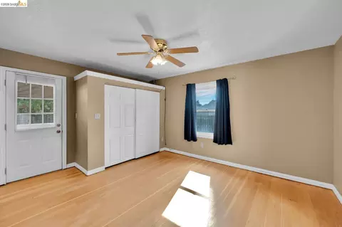 Bedroom - 3742 Walnut Ave, Concord, CA 94519 photo 2 of 5