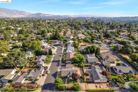 View/Area - 3742 Walnut Ave, Concord, CA 94519 photo 3 of 5