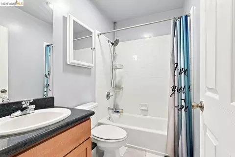 Bath - 675 8th St #3, Oakland, CA 94607 photo 1 of 2