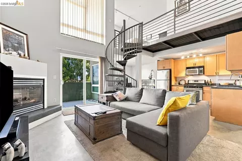Living - 675 8th St #3, Oakland, CA 94607 photo 3 of 3