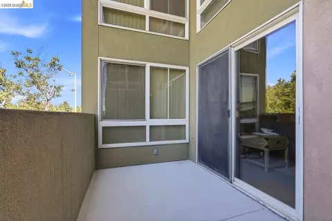 Exterior - 675 8th St #3, Oakland, CA 94607 photo 2 of 2