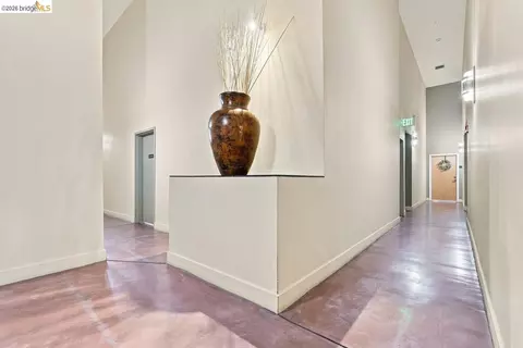 Entry Way - 675 8th St #3, Oakland, CA 94607 photo 2 of 4