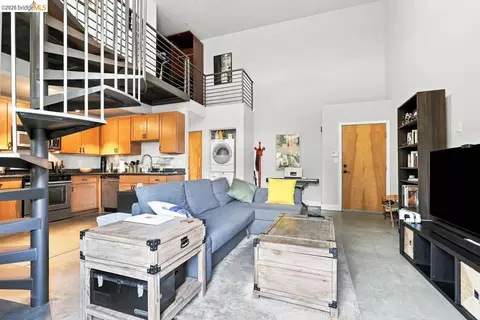 Living - 675 8th St #3, Oakland, CA 94607 photo 2 of 3