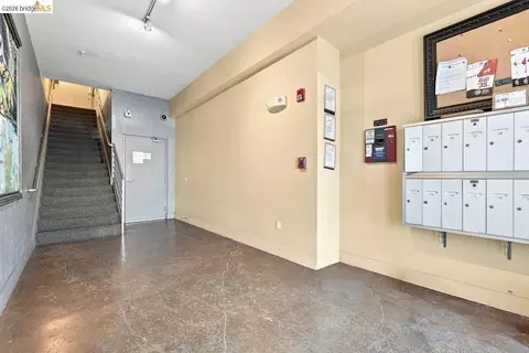 Entry Way - 675 8th St #3, Oakland, CA 94607 photo 4 of 4