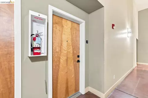 Entry Way - 675 8th St #3, Oakland, CA 94607 photo 3 of 4