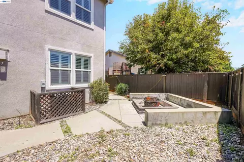 Exterior - 321 Myrtle Ln, Oakley, CA 94561 photo 7 of 17