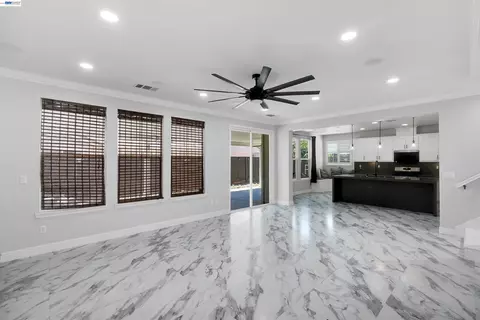Living - 321 Myrtle Ln, Oakley, CA 94561 photo 2 of 5