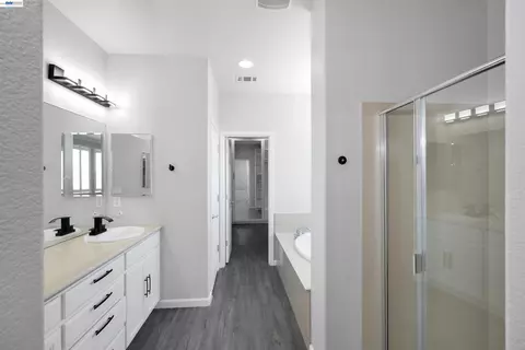 Entry Way - 321 Myrtle Ln, Oakley, CA 94561 photo 8 of 9