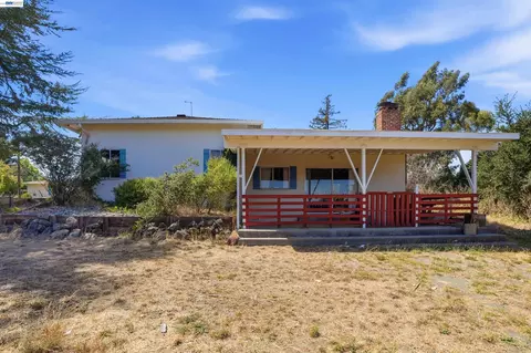 Exterior - 4618 Ewing Rd, Castro Valley, CA 94546 photo 5 of 20