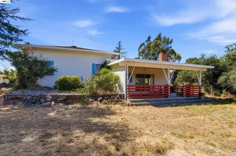 Exterior - 4618 Ewing Rd, Castro Valley, CA 94546 photo 11 of 20