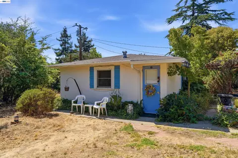 Exterior - 4618 Ewing Rd, Castro Valley, CA 94546 photo 10 of 20
