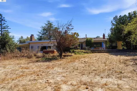 Exterior - 4618 Ewing Rd, Castro Valley, CA 94546 photo 7 of 20