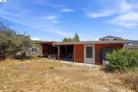 Exterior - 4618 Ewing Rd, Castro Valley, CA 94546 photo 13 of 20