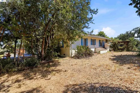 Exterior - 4618 Ewing Rd, Castro Valley, CA 94546 photo 9 of 20