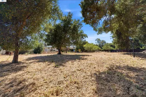 Exterior - 4618 Ewing Rd, Castro Valley, CA 94546 photo 17 of 20