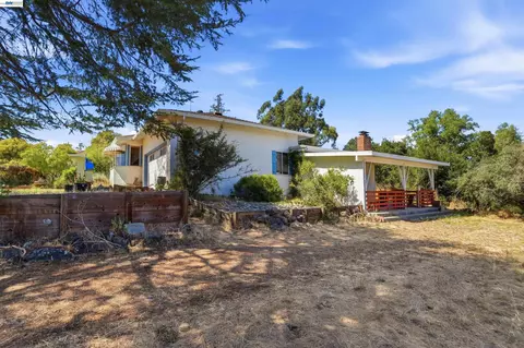 Exterior - 4618 Ewing Rd, Castro Valley, CA 94546 photo 4 of 20