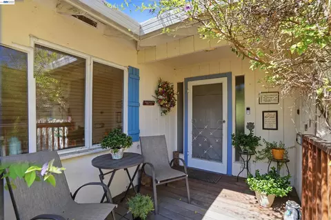 Exterior - 4618 Ewing Rd, Castro Valley, CA 94546 photo 3 of 20