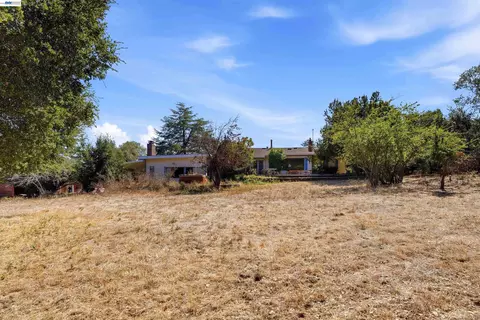 Exterior - 4618 Ewing Rd, Castro Valley, CA 94546 photo 16 of 20