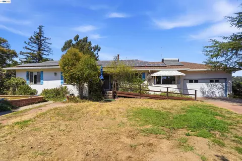 Exterior - 4618 Ewing Rd, Castro Valley, CA 94546 photo 2 of 20