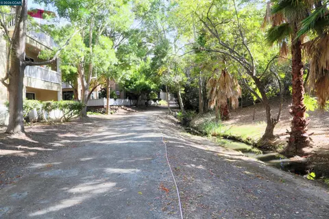 Exterior - 444 Mill Rd, Martinez, CA 94553 photo 4 of 10