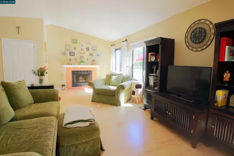 Living - 444 Mill Rd, Martinez, CA 94553 photo 2 of 3